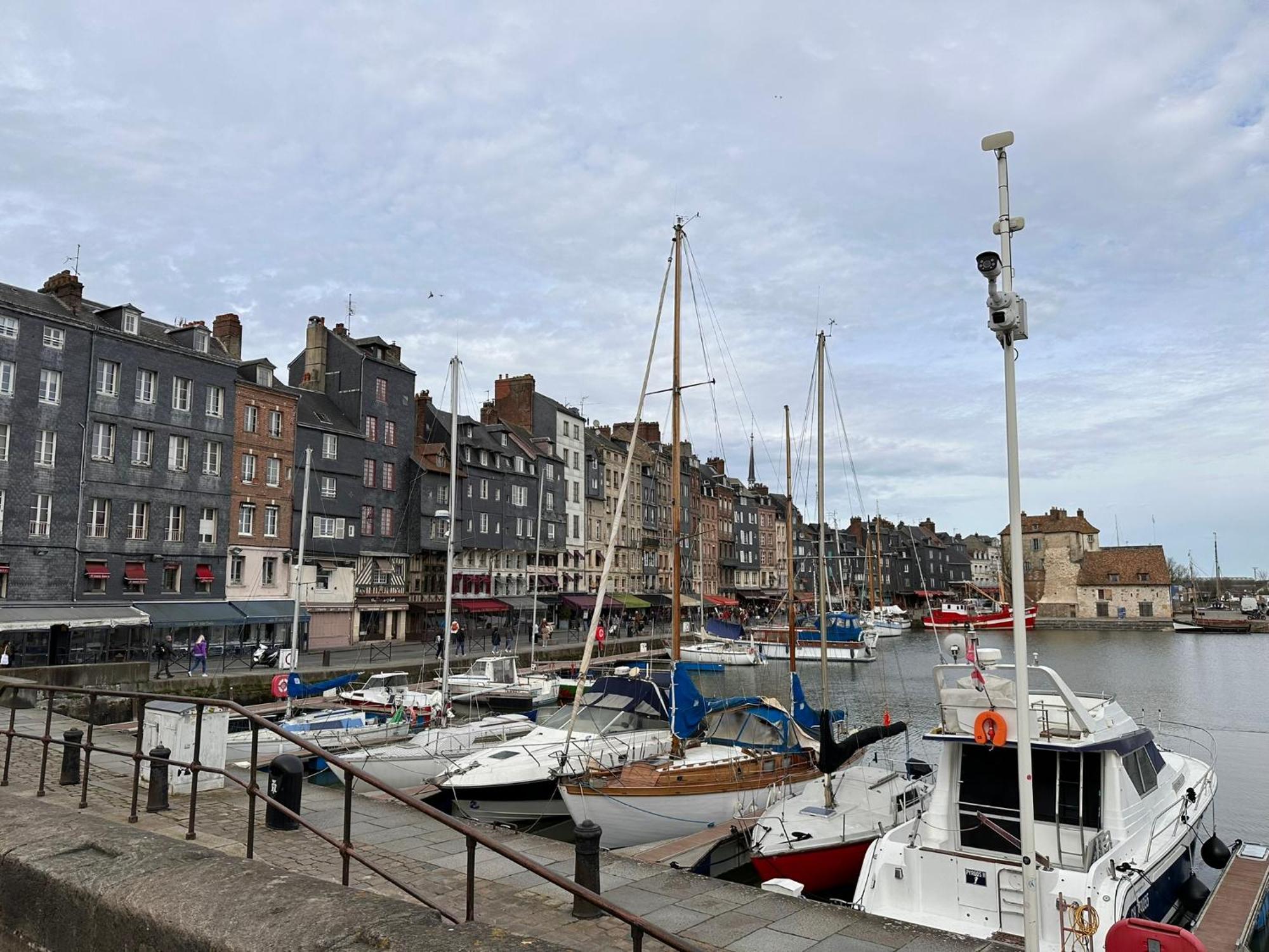 Large Apartment In City Center Honfleur Esterno foto